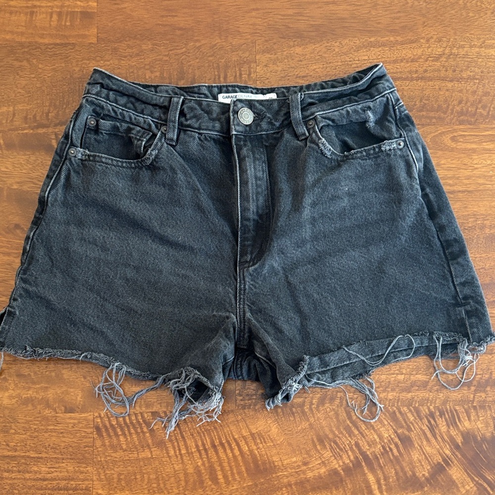 Garage Vintage Cut Off Raw Edge Black Denim Shorts